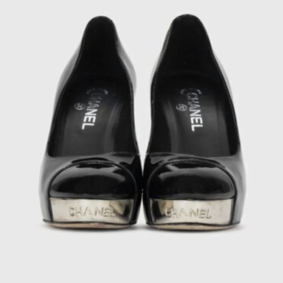 CHANEL Trendy - Chrome Name Plate Logo - Black Patent Leather High Heel 39 8.5 - Picture 2 of 6